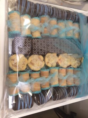 Assorted Cannolis Gift Platter
