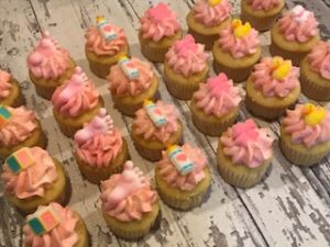 Mini cupcakes - Baby Cupcakes with sugar toppers