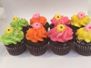 Mini Cupcakes with Daisy Toppers