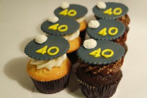Standard Cupcake with Topper