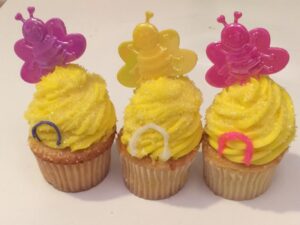 Beehive topper cupcakes