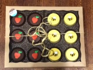 chocolate covered oreos - Rosh Hashana Apple and Bees - Gift Box Included
