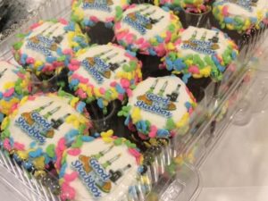 Good Shabbos Minis cupcakes