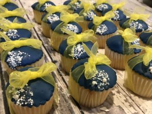 Mini tied Cupcakes