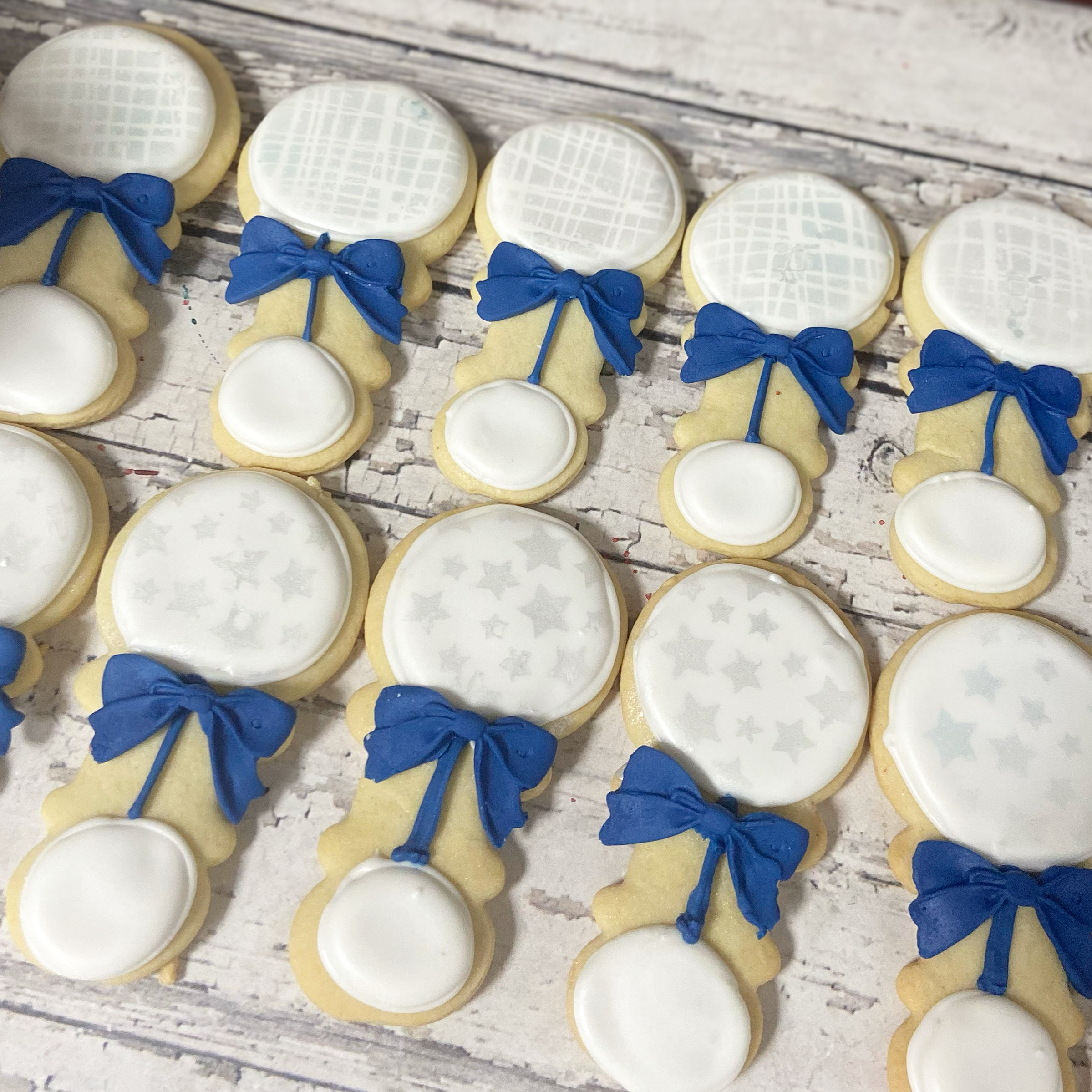Bow rattle cookies