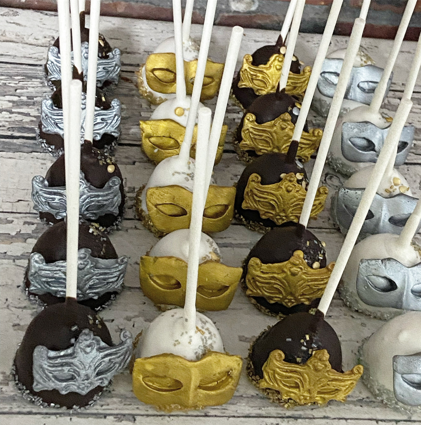 Purim mask Cake pops